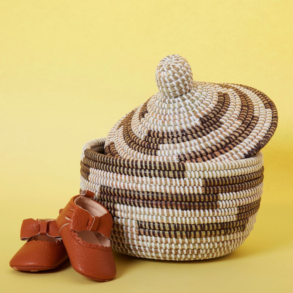 Decorative Wicker Storage for Living Room, Mini Shelf Baskets, Entryway Keys Dish, Coffee Table Remotes Bin,  African Woven, Hood Lid, White Brown